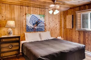 House, Balcony, Lake View | Iron/ironing board, free WiFi, bed sheets - Aussie Summer (Christina Lake)