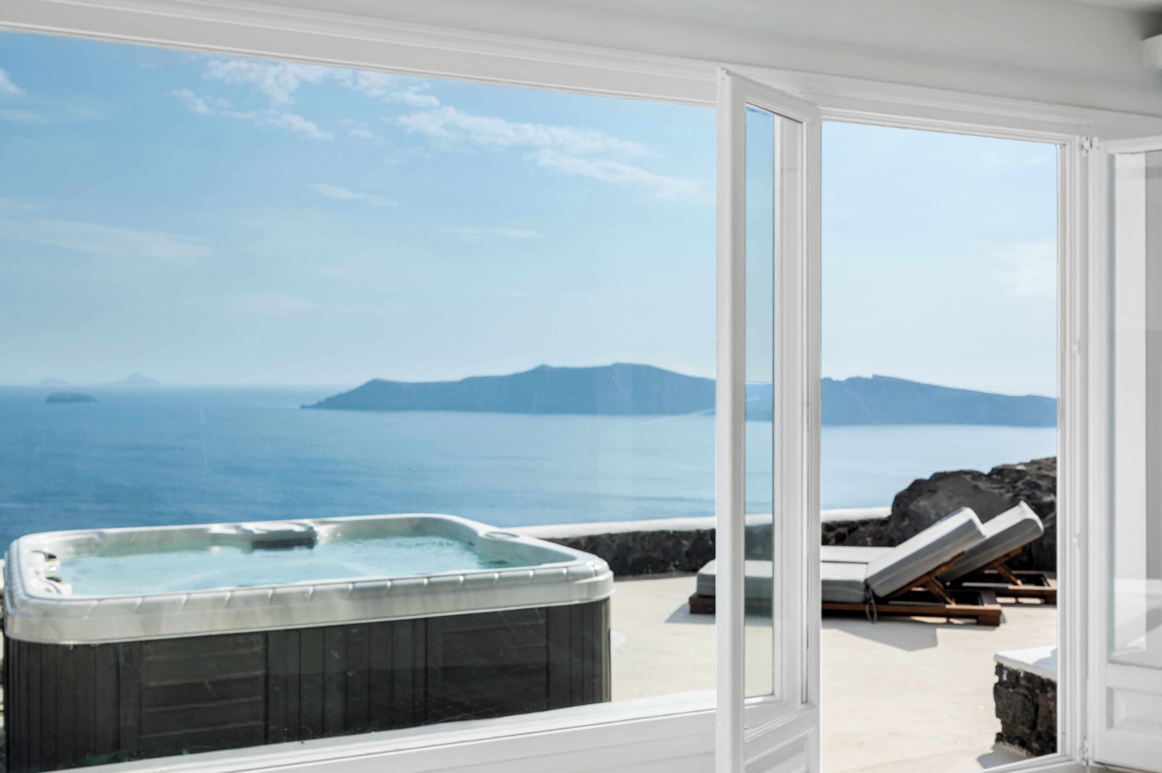 Honeymoon Villa with Hot Tub & Caldera View | Terrace/patio