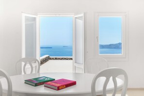 Signature Villa with Hot Tub & Caldera View | Living area - Neraé Santorini (Santorini)