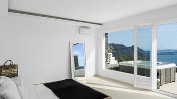 Honeymoon Villa with Hot Tub & Caldera View | Safe på rommet, blendingsgardiner, lydisolert og strykejern/-brett