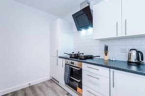 Fridge, microwave, electric kettle, toaster - Middleton Chambers by Guestz (Hull)