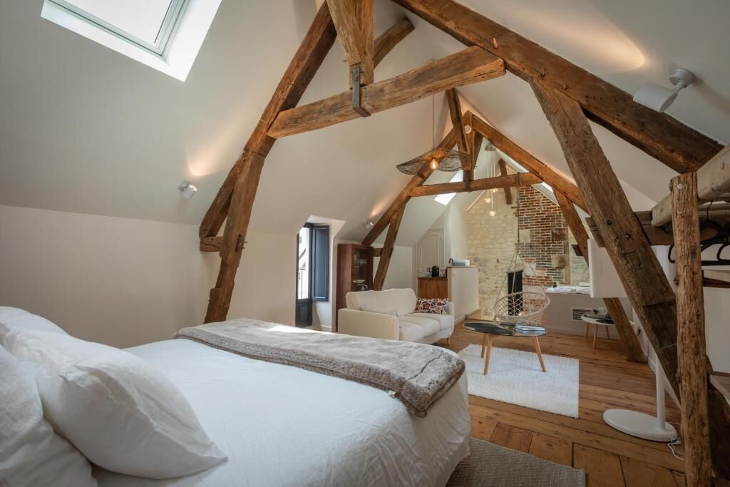 Romanttinen sviitti, parveke, näköala pihalle