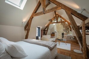 Romanttinen sviitti, parveke, näköala pihalle