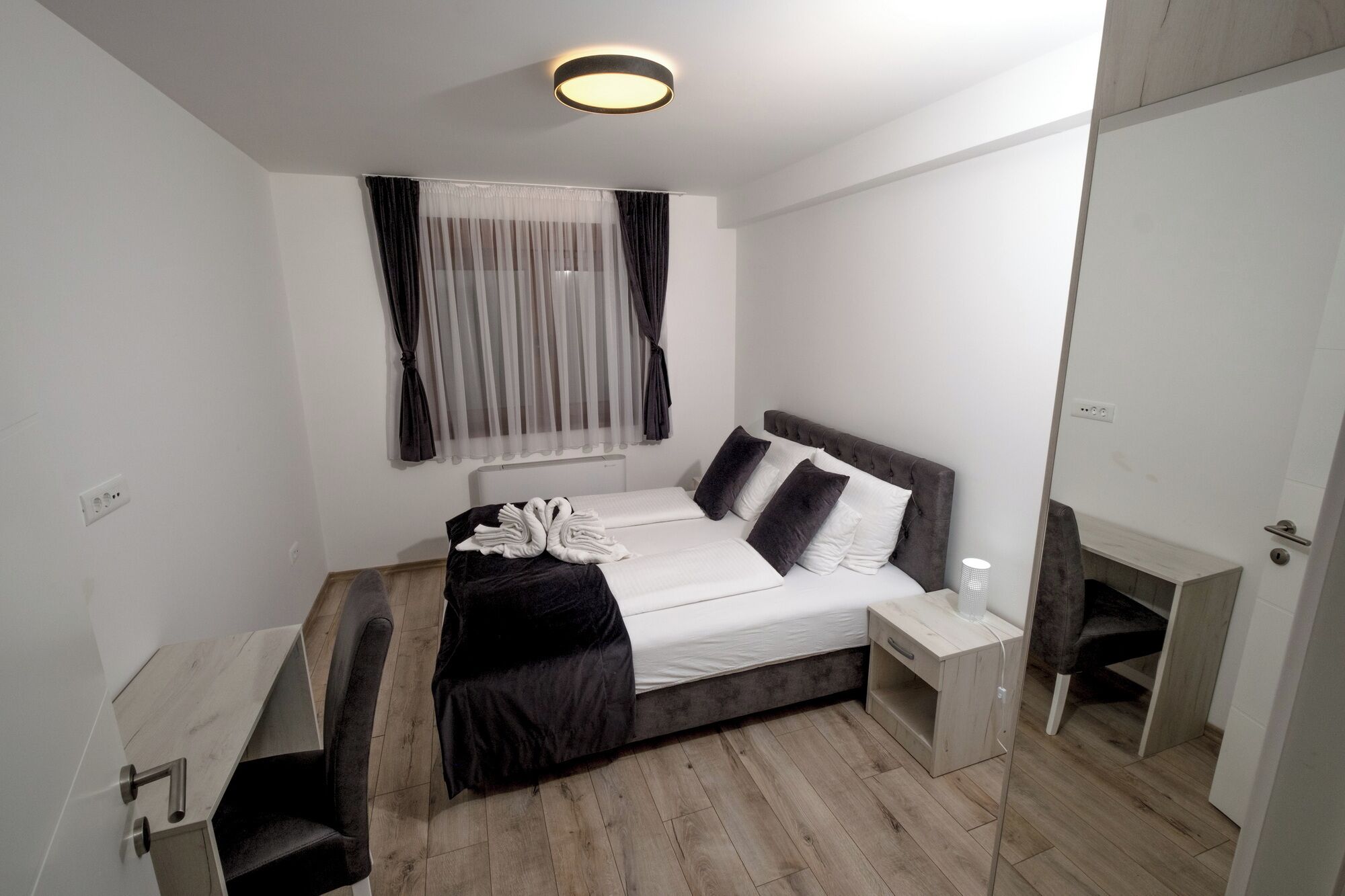 2 bedrooms, iron/ironing board, travel cot, WiFi