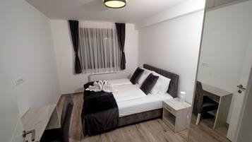 2 bedrooms, iron/ironing board, travel cot, WiFi