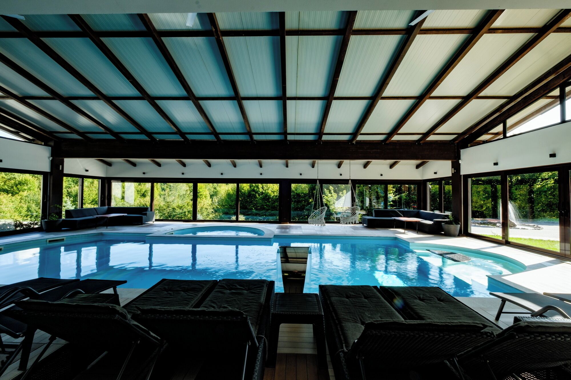 Inomhuspool och uppvärmd pool