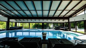 Inomhuspool och uppvÀrmd pool