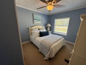 Room - Fish Camp Getaway-Axl's Redneck Riviera (Townsend)