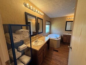 Bathroom - Fish Camp Getaway-Axl's Redneck Riviera (Townsend)