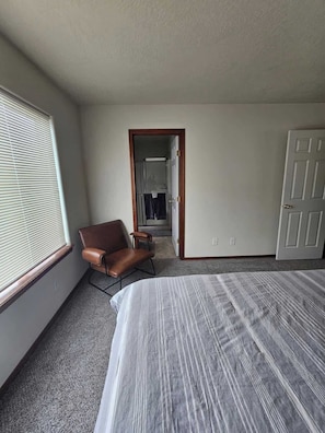 4 bedrooms, iron/ironing board, free WiFi