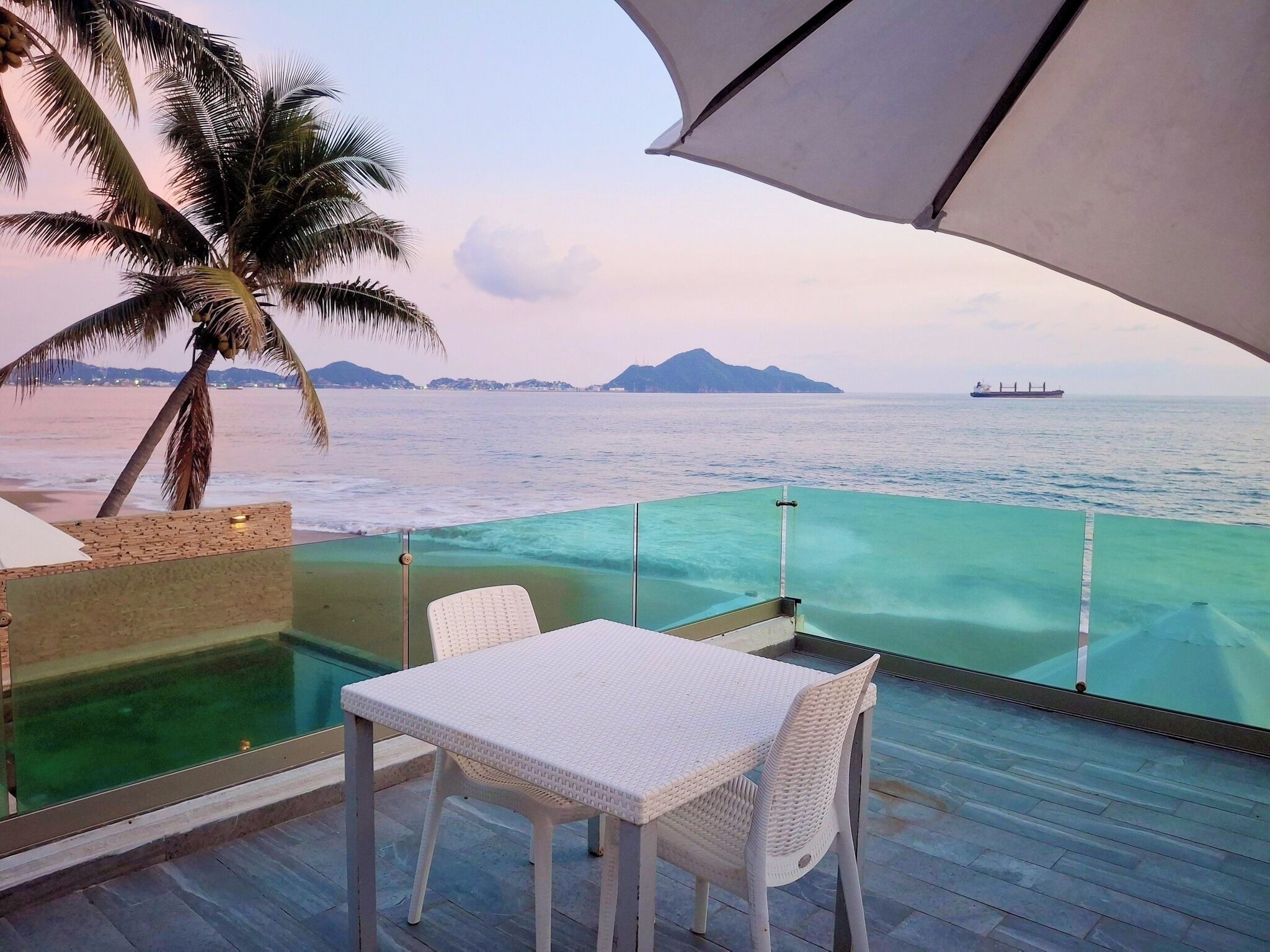 Deluxe Room, Sea View | Outdoor dining