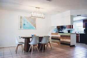 Dining - Relaxing & inviting pool house (Spring Hill)
