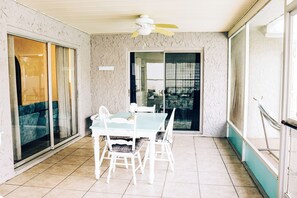 Outdoor dining - Relaxing & inviting pool house (Spring Hill)