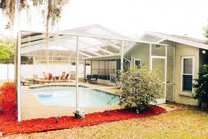 Pool - Relaxing & inviting pool house (Spring Hill)