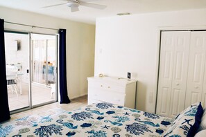 2 bedrooms, iron/ironing board, WiFi, bed sheets - Relaxing & inviting pool house (Spring Hill)