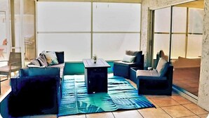 Interior - Relaxing & inviting pool house (Spring Hill)