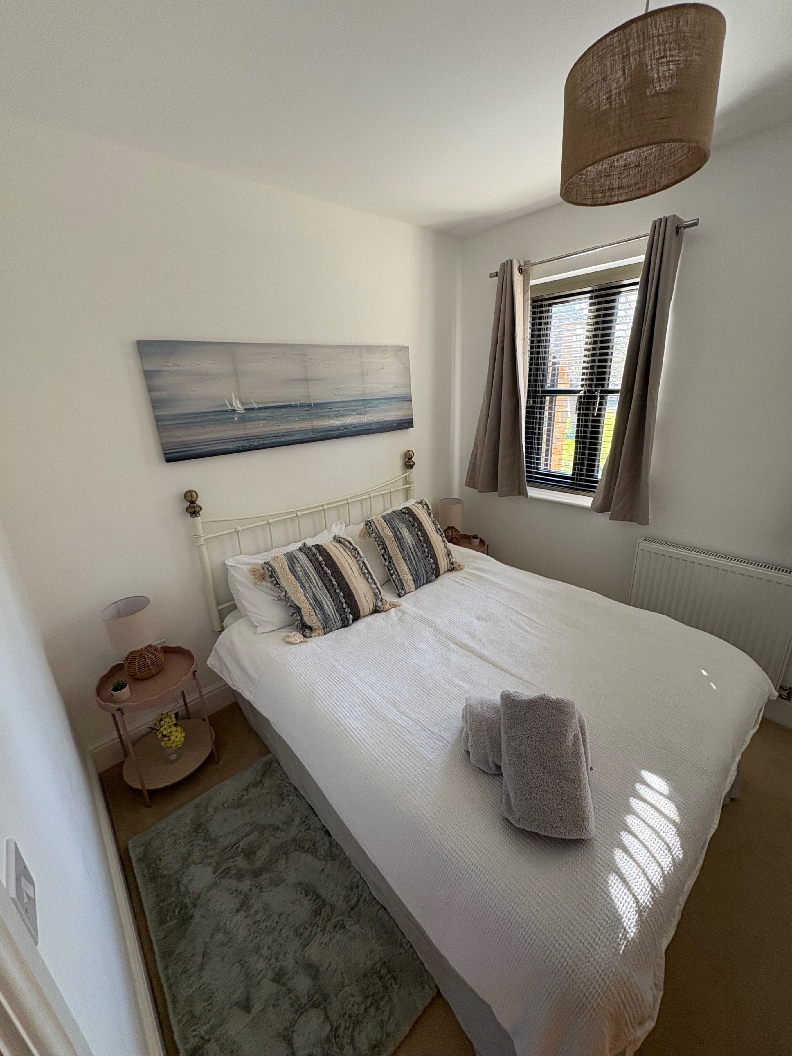 2 kamar tidur, setrika/meja setrika, Wi-Fi gratis, dan seprai linen