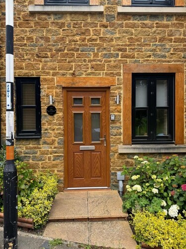 Earls Barton House Sleeps 4 With Patio and Garden