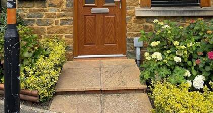 Earls Barton House Sleeps 4 With Patio and Garden