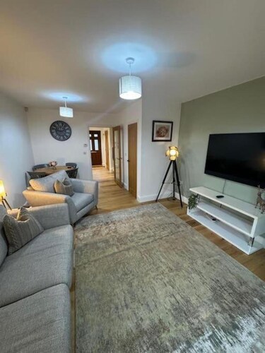 Earls Barton House Sleeps 4 With Patio and Garden