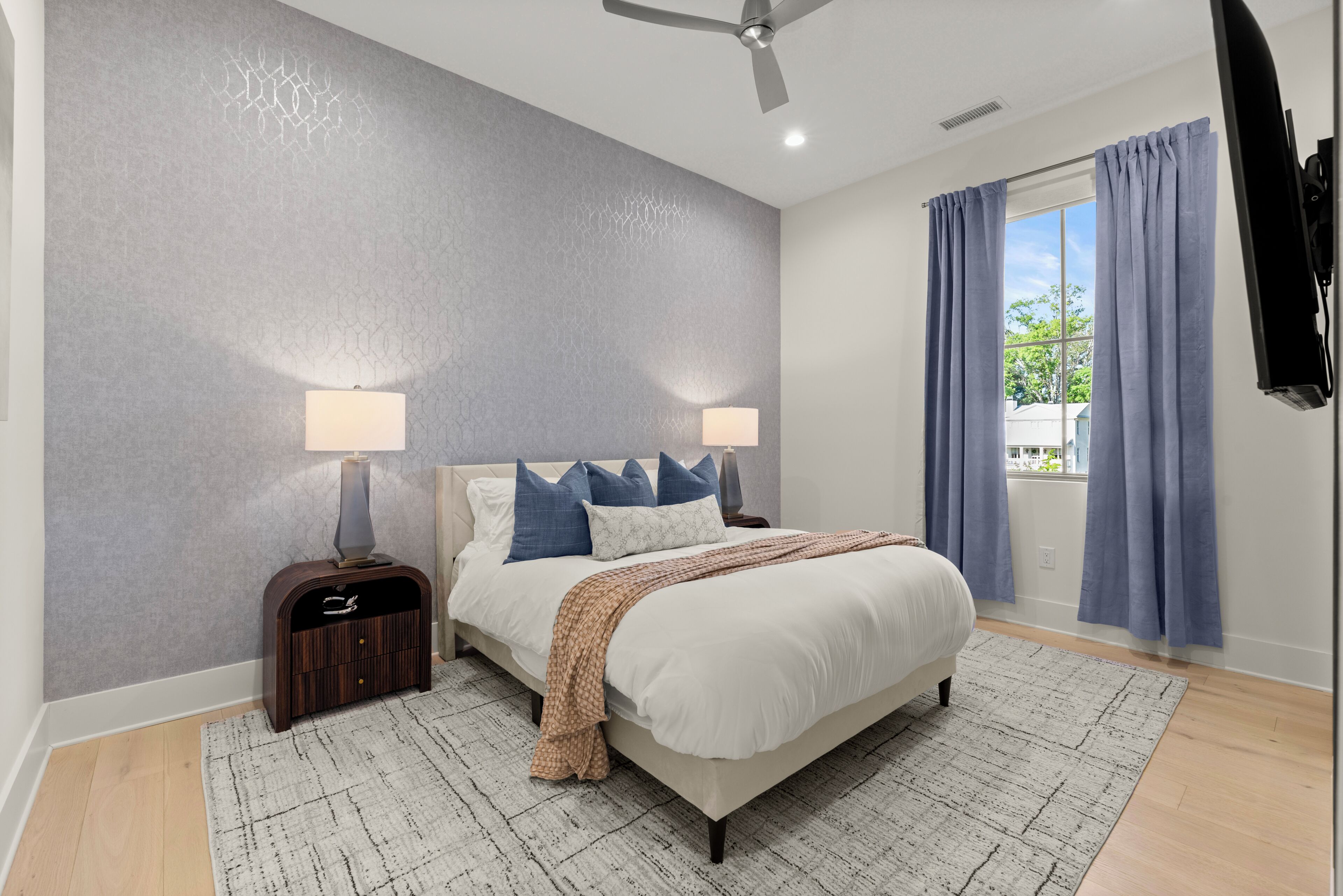 3 bedrooms, iron/ironing board, WiFi, bed sheets