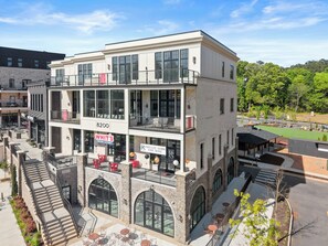 Exterior - Peak on Main Modern Luxury 3BR Condo — Walk to Downtown Woodstock (Woodstock)