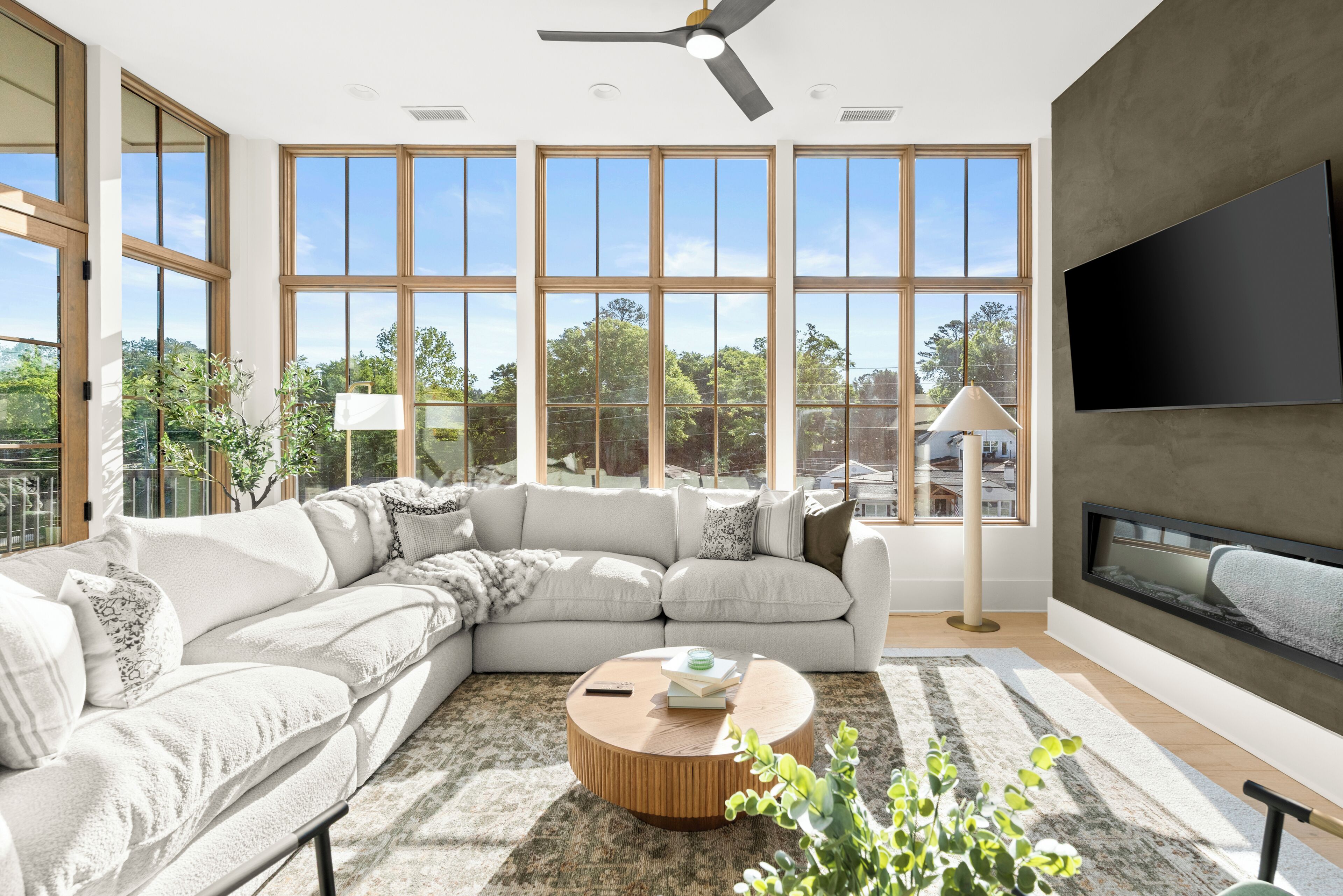 TV, fireplace