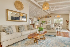 A living room with a sofa, coffee table, and a large mirror. - Luxury Waterfront 1bd Villa w. Pool + Dock (Maya Beach)