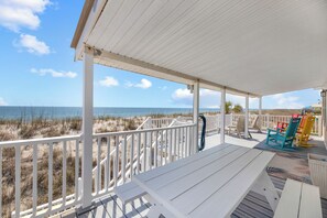Property grounds - Oceanfront, pet friendly, fenced yard (Oak Island)