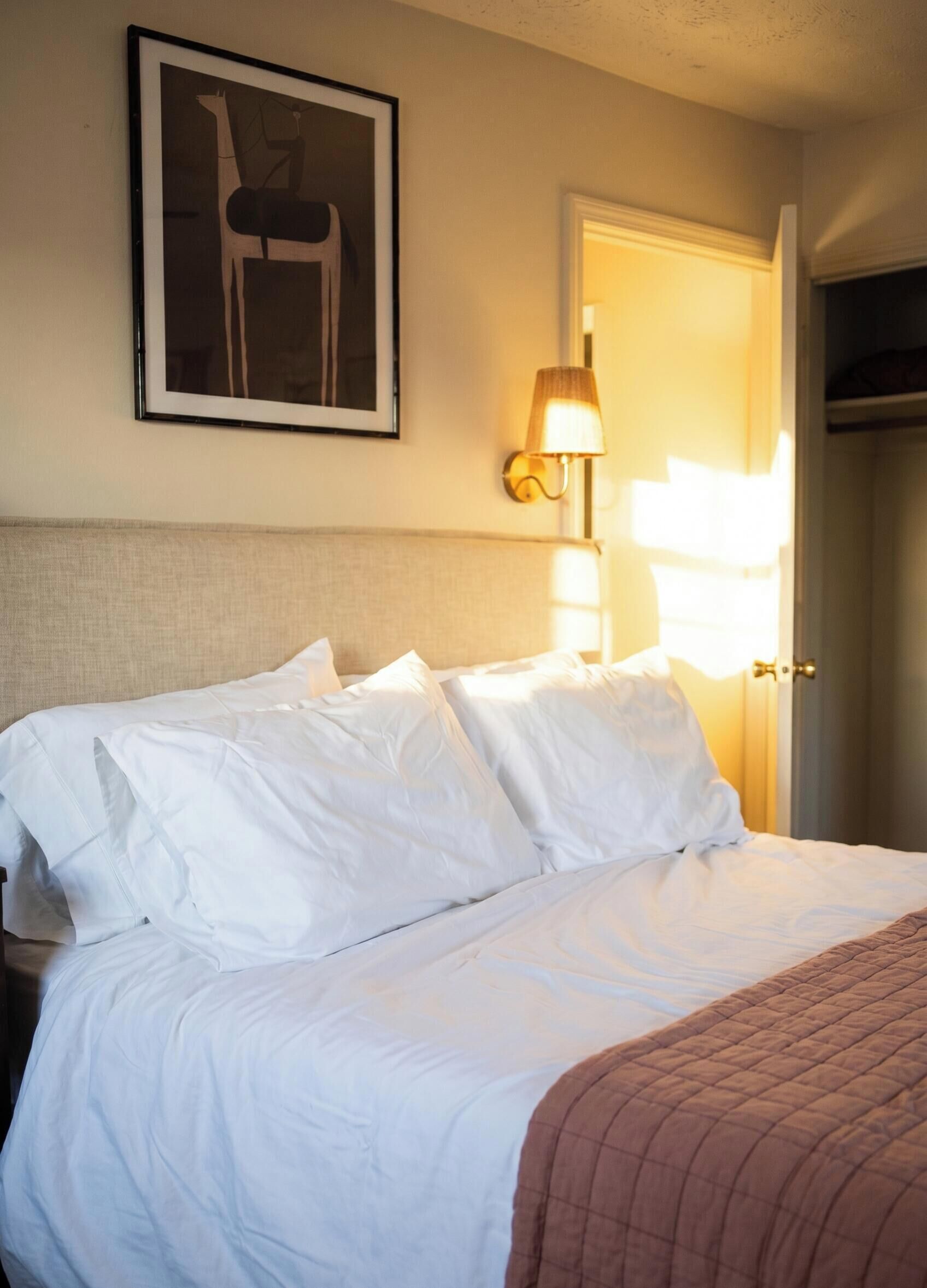 3 bedrooms, iron/ironing board, internet, bed sheets
