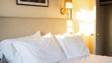 3 bedrooms, iron/ironing board, internet, bed sheets