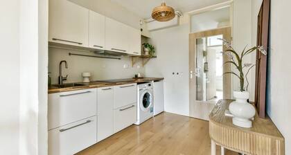 Quiet, stylish and sunny apartment near Centre