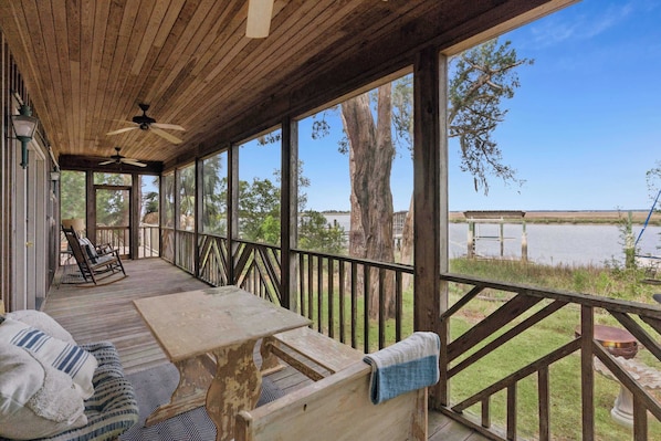 Outdoor dining - Captain's Quarters - Deep Water dock (St. Simons Island)