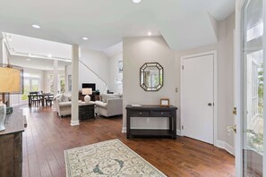 TV - Captain's Quarters - Deep Water dock (St. Simons Island)