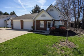 Exterior - Keystone Garden Villa G (Indianapolis)