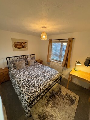 2 chambres, fer et planche à repasser, Wi-Fi gratuit, draps fournis