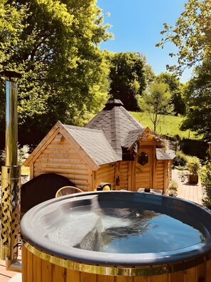 Outdoor spa tub - Kota Désiré Cabin with Nordic Bath (Saint-Dié-des-Vosges)