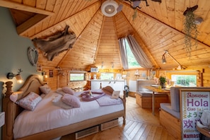 1 bedroom, bed sheets