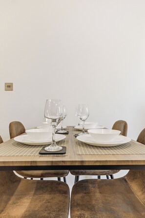Dining - Cosy Central York Apartment - Sleeps 4 - Free Gym (York)