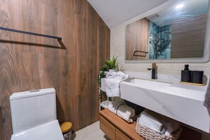 Shower, hair dryer, towels, soap - 2 Floor Stunning Retreat - Jacuzzi, Pool & Gym (Punta Cana)