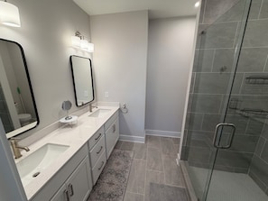 Handtücher, Seife, Toilettenpapier