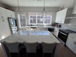 Private kitchen - Spacious 3-bedroom townhome in quaint Brookhaven with AC (Brookhaven)