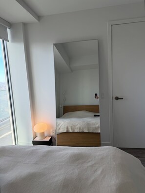 2 bedrooms, iron/ironing board, WiFi, bed sheets - Downtown Toronto Apartment: 2 Bedrooms, 2 Bathrooms, Balcony (Toronto)