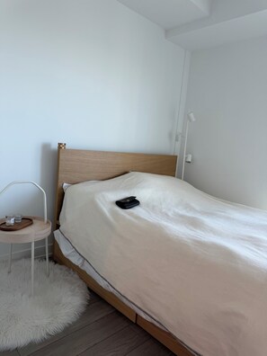 2 habitaciones, tabla de planchar con plancha, wifi y ropa de cama 