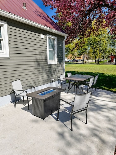 The 7th Street Charmer - Fully Remodeled