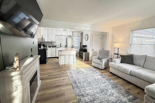 The 7th Street Charmer - Fully Remodeled