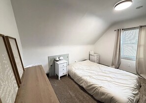 Room - The 7th Street Charmer - Fully Remodeled (Montevideo)