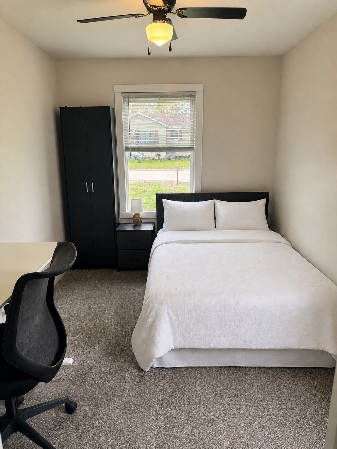 2 bedrooms, desk, travel crib, free WiFi