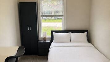 2 bedrooms, desk, travel crib, free WiFi