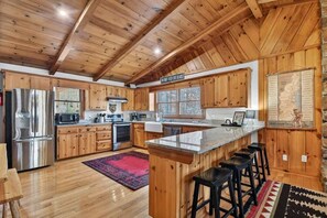 Fridge, microwave, oven, stovetop - Cozy Cabin • $179 Off Your Stay! (Morganton)